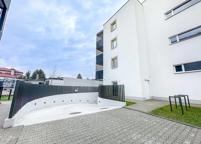 Krakowska Oaza Komfortu - Apartament Premium z Garażem